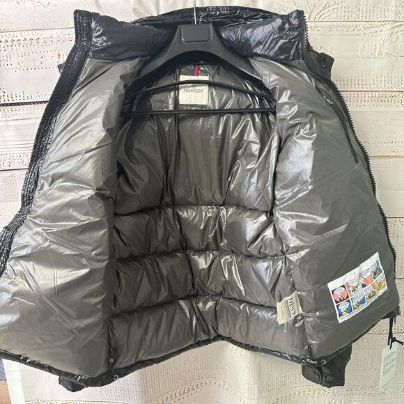 This Moncler down jacket, though a men's style - Picture 5 of 7